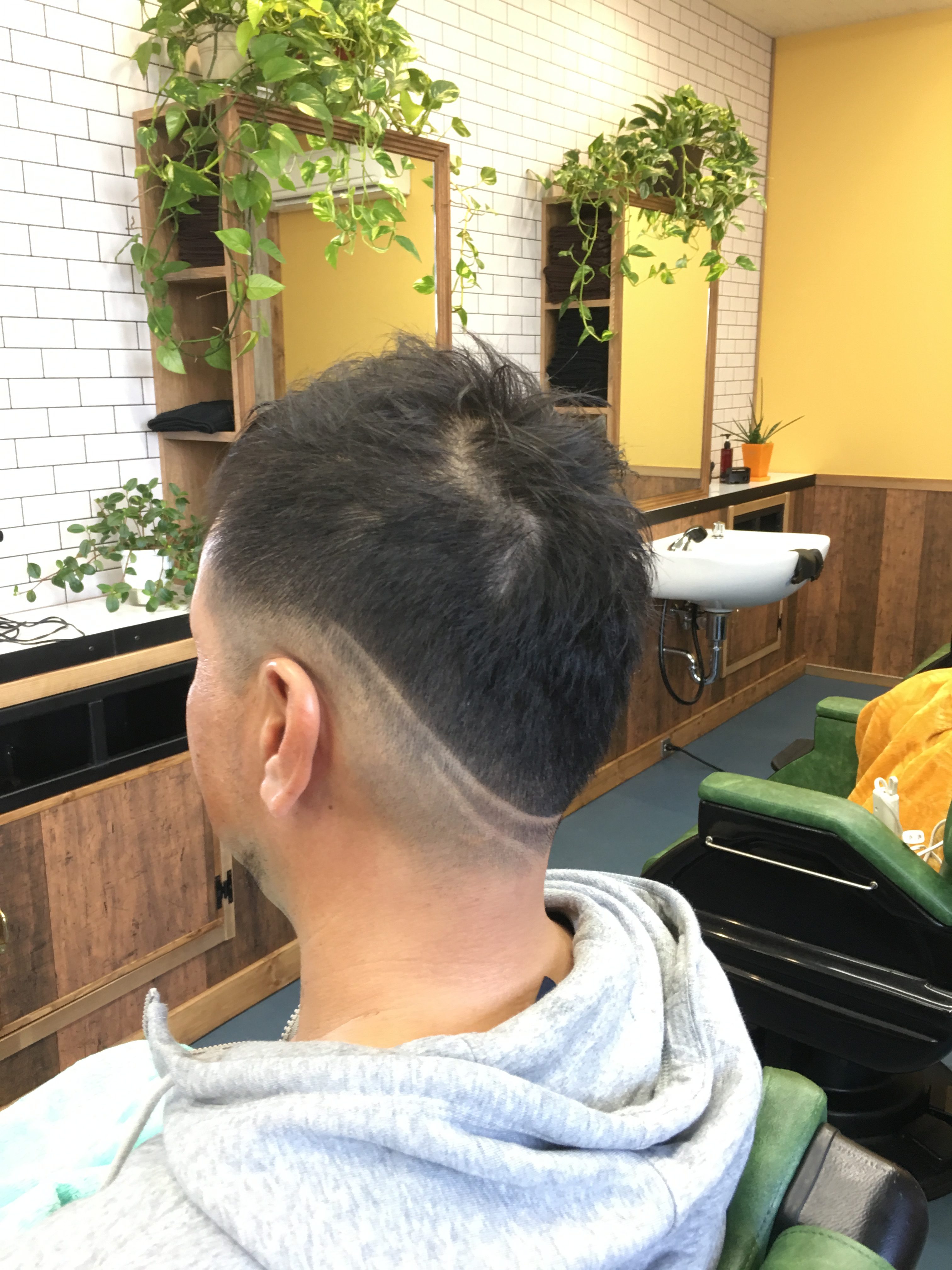 流行りのフェードカット ライン2本 ラインを入れるとすんごい一気にイカつさup D Facinatulu ファシナトゥール