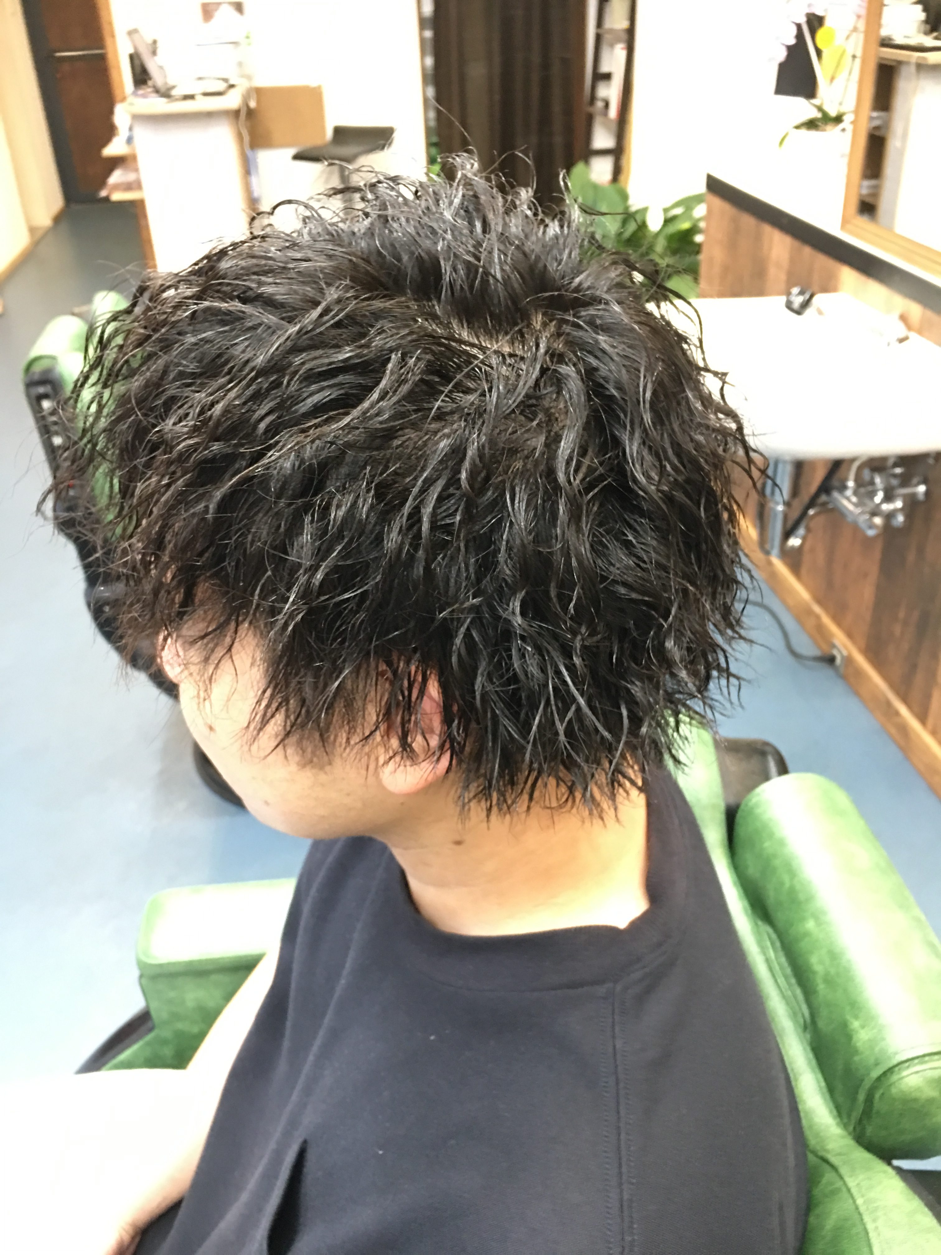 変化のふり幅かなり大きめ モサっとヘアから弱めツイストパーマ Facinatulu ファシナトゥール