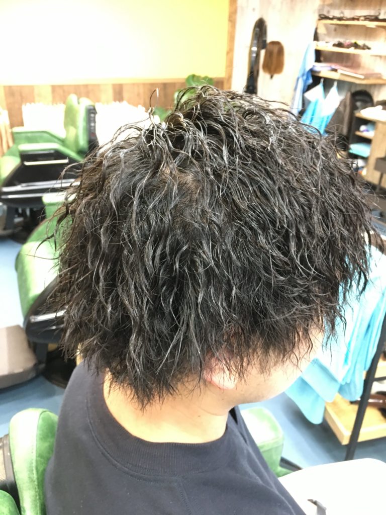 変化のふり幅かなり大きめ モサっとヘアから弱めツイストパーマ Facinatulu ファシナトゥール