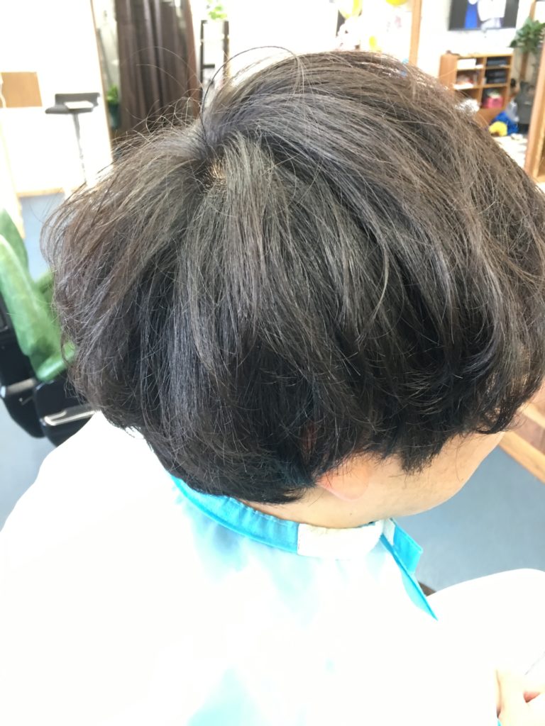 変化のふり幅かなり大きめ モサっとヘアから弱めツイストパーマ Facinatulu ファシナトゥール